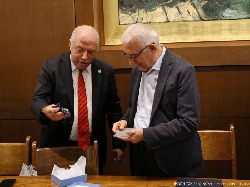 Παν. Πειραιώς: Υπογραφή μνημονίου συνεργασίας με τη Βουλή των Ελλήνων