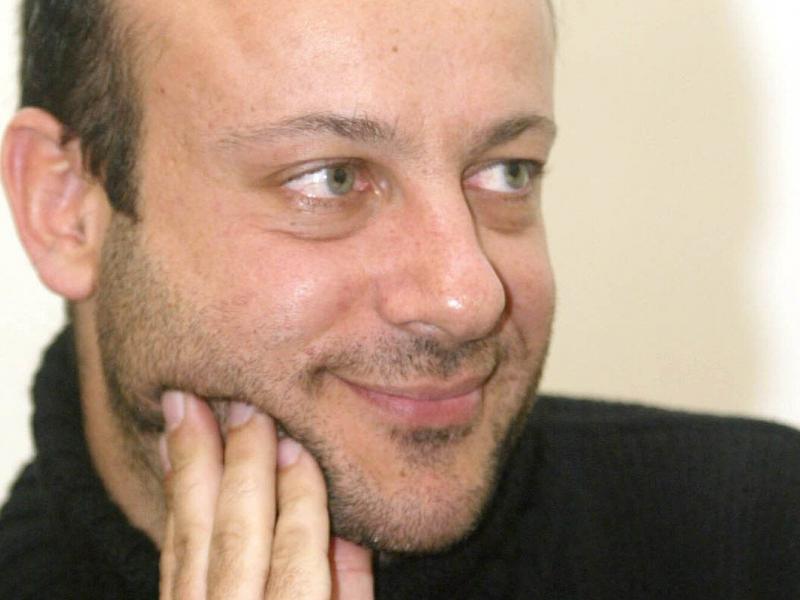 Γιάννης Λεοντάρης: Παραιτήθηκε από τη θέση του κοσμήτορα εκφράζοντας την αντίθεσή του στις διαγραφές φοιτητών από το δημόσιο πανεπιστήμιο.