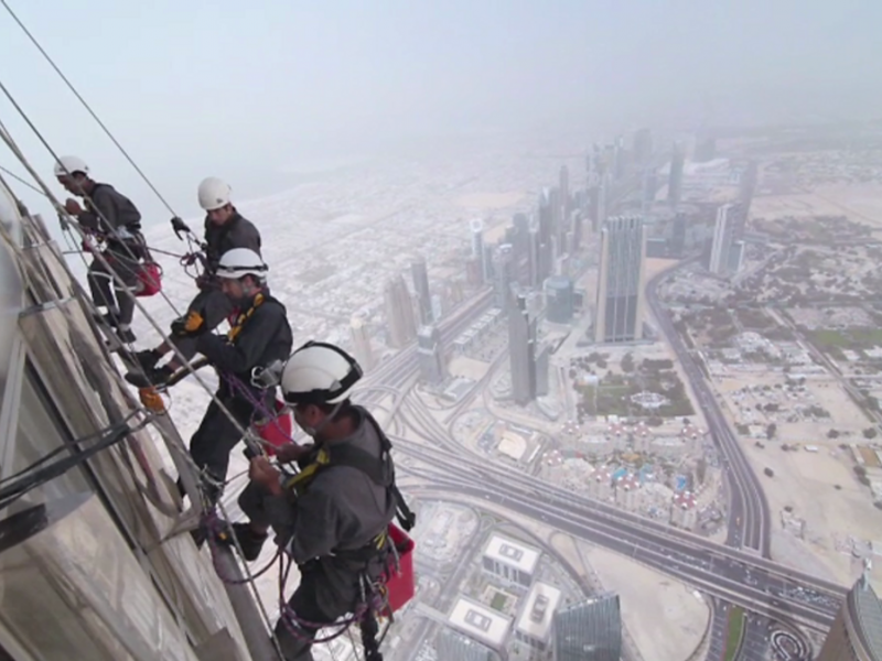 Εργάτες καθαριότητας στο Burj Khalifa