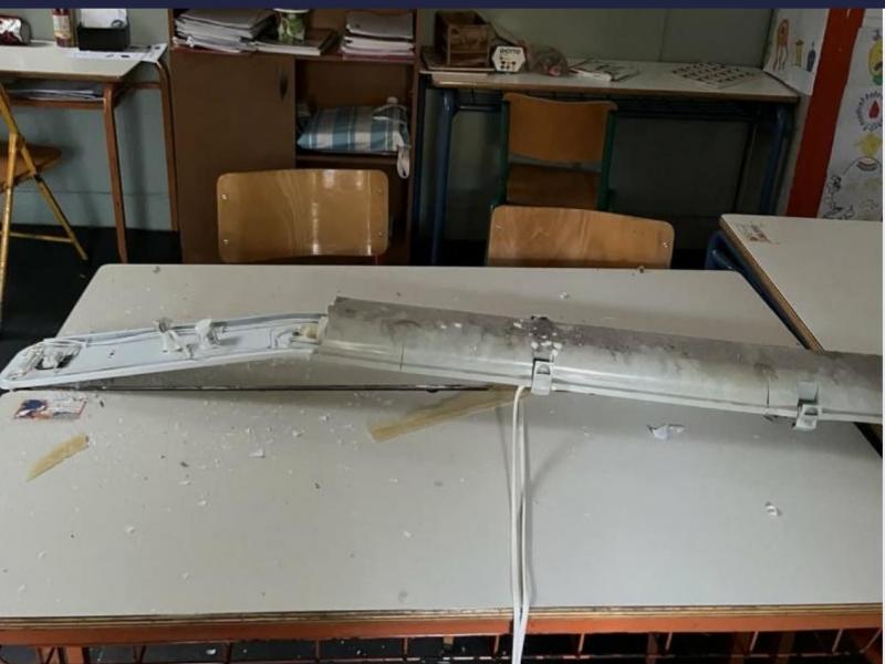 Συναγερμός στο Μαράσλειο: Μετά τους σοβάδες, τώρα πέφτουν λάμπες στα κεφάλια μαθητών (Εικόνες)