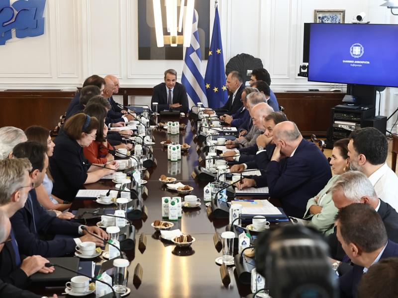 Υπουργικό συμβούλιο: Ο Μητσοτάκης με «σήμα» προς τους αγρότες και ατζέντα-φωτιά για το 2026