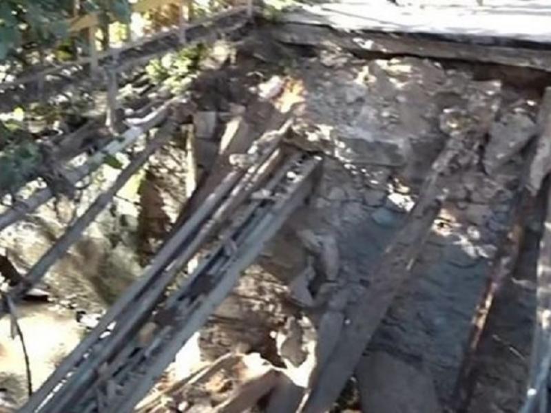 Ταύρος: Κατάρρευση γέφυρας μπλοκάρει την Πέτρου Ράλλη – Κίνδυνος και για τα καλώδια υψηλής τάσης