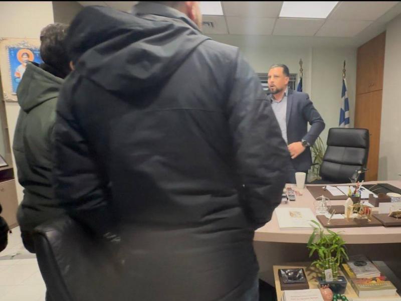 Παρέμβαση του Ρουβίκωνα στο Δημαρχείο Ηλιούπολης για το Ειδικό Σχολείο