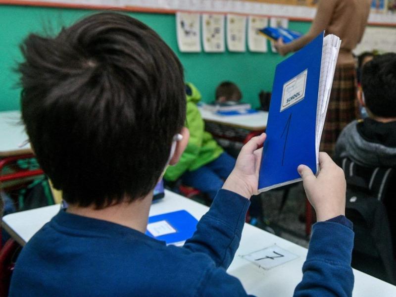 Η “πίσω ουρά”: Τι σημαίνει — και τι όχι — η εισαγωγή του International Baccalaureate (IB) στα δημόσια σχολεία