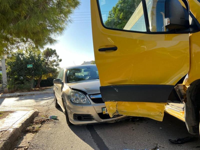 Τροχαίο με σχολικό λεωφορείο 