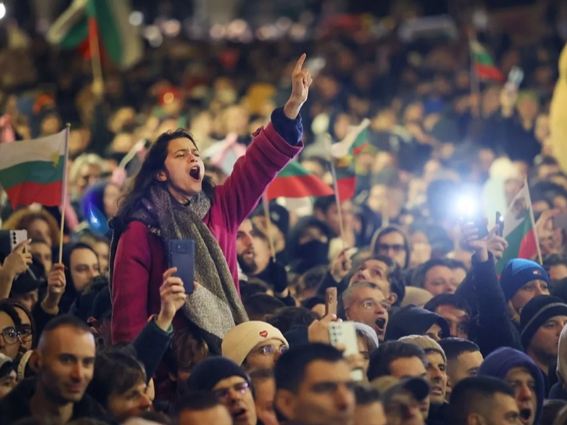 Βουλγαρία: Έπεσε η κυβέρνηση εν μέσω «εκρηκτικών» διαδηλώσεων