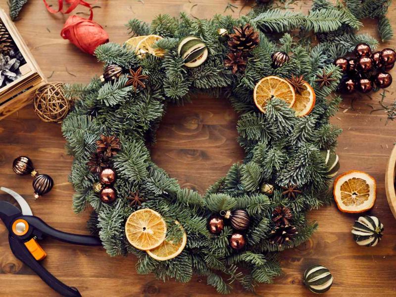 8 DIY χριστουγεννιάτικα στεφάνια για γιορτινή ατμόσφαιρα στο σπίτι σου