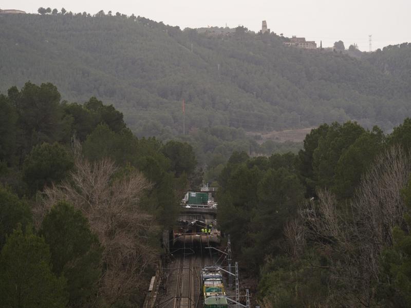 Νέο σιδηροδρομικό ατύχημα στην Ισπανία με 3 τραυματίες – Τρένο συγκρούστηκε με γερανό