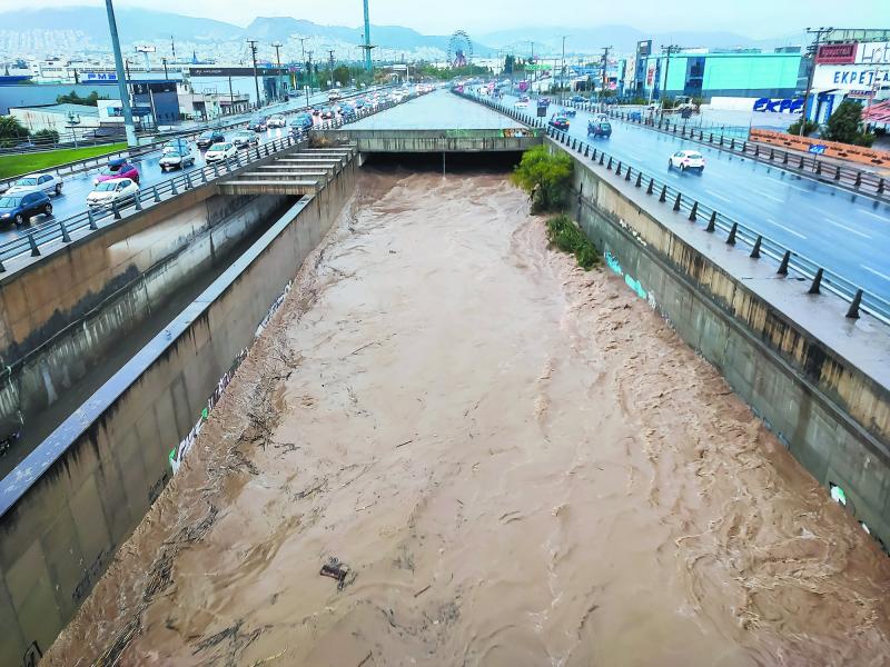Συναγερμός για την Αττική: Οι περιοχές που κινδυνεύουν από υπερχείλιση Κηφισού και Ιλισσού
