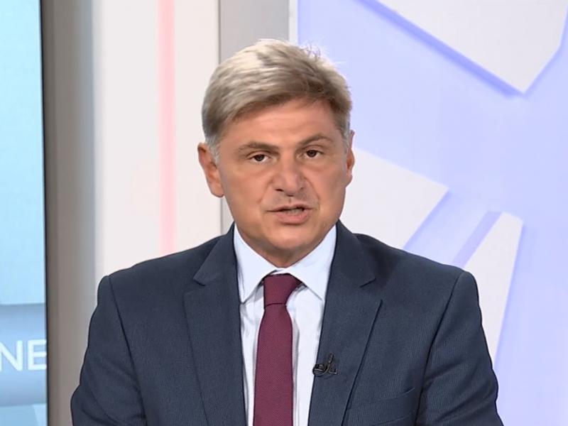 Δεν παραδίδει την έδρα στον ΣΥΡΙΖΑ ο Φαραντούρης – «Ανήκει στους πολίτες» (Βίντεο)