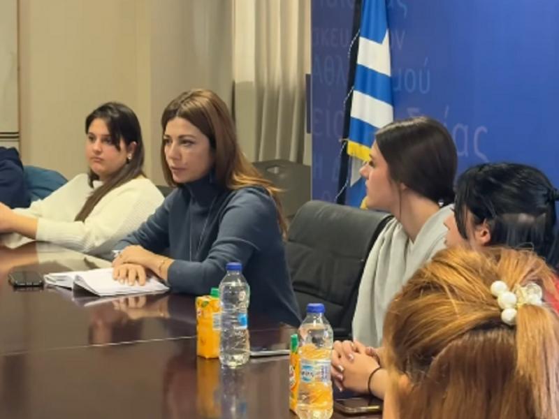 Ζαχαράκη: Καινοτομία από τα θρανία του Μαρασλείου - Tablet αντί για βαριές τσάντες και «έξυπνα» βραχιόλια