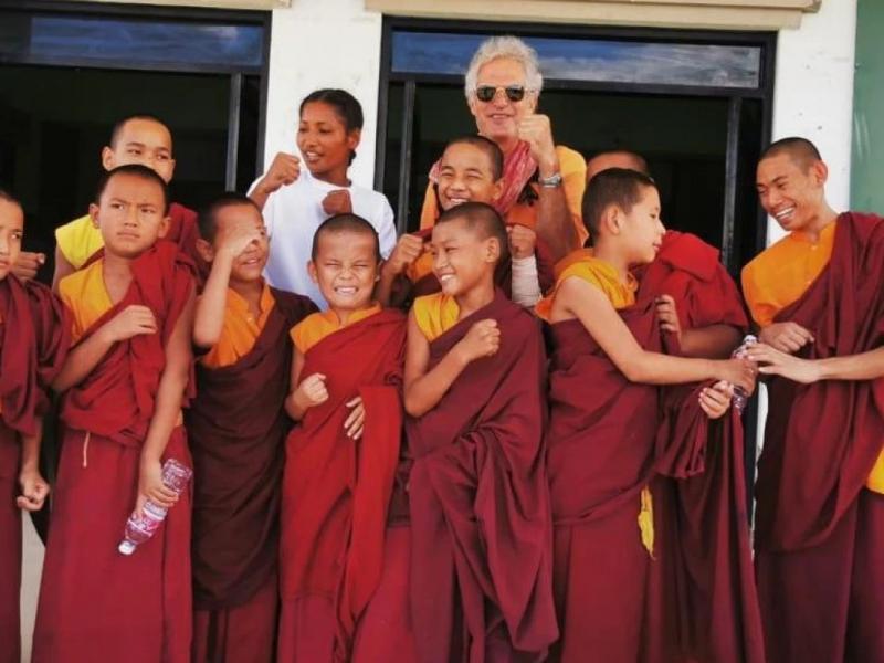 Από την Αθήνα στο Θιβέτ: Ο Έλληνας προπονητής που δίδαξε πυγμαχία σε Βουδιστές μοναχούς