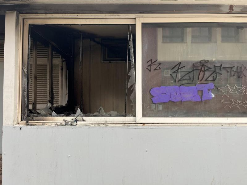 Θεσσαλονίκη: Στις φλόγες το 1ο Λύκειο Ευκαρπίας – Εικόνες βιβλικής καταστροφής