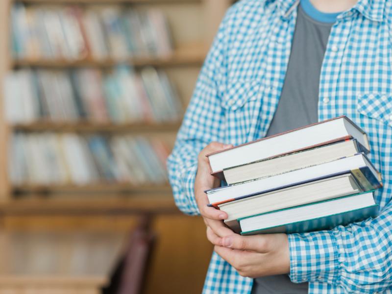 ΑΕΙ: Αγώνας δρόμου για τη διανομή των συγγραμμάτων - Θα ολοκληρωθεί εν μέσω εξεταστικής