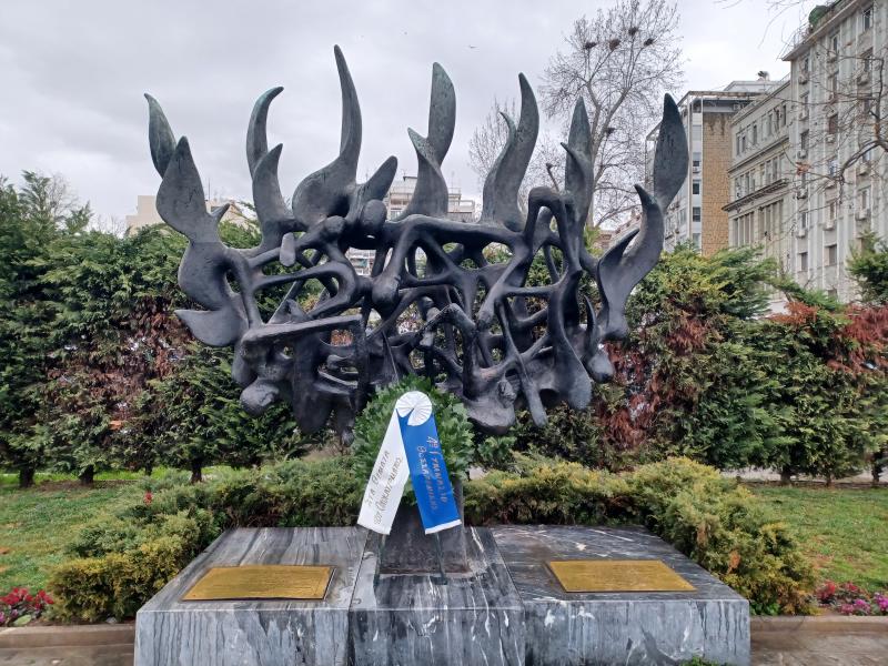 Η νέα γενιά δεν ξεχνά: Μαθητές τίμησαν το Ολοκαύτωμα στη Θεσσαλονίκη