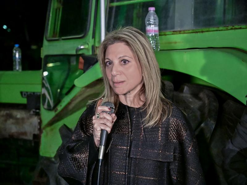 Στο μπλόκο της Νίκαιας η Μαρία Καρυστιανού: «Θα τα καταφέρετε εάν μείνετε ενωμένοι» (Βίντεο)