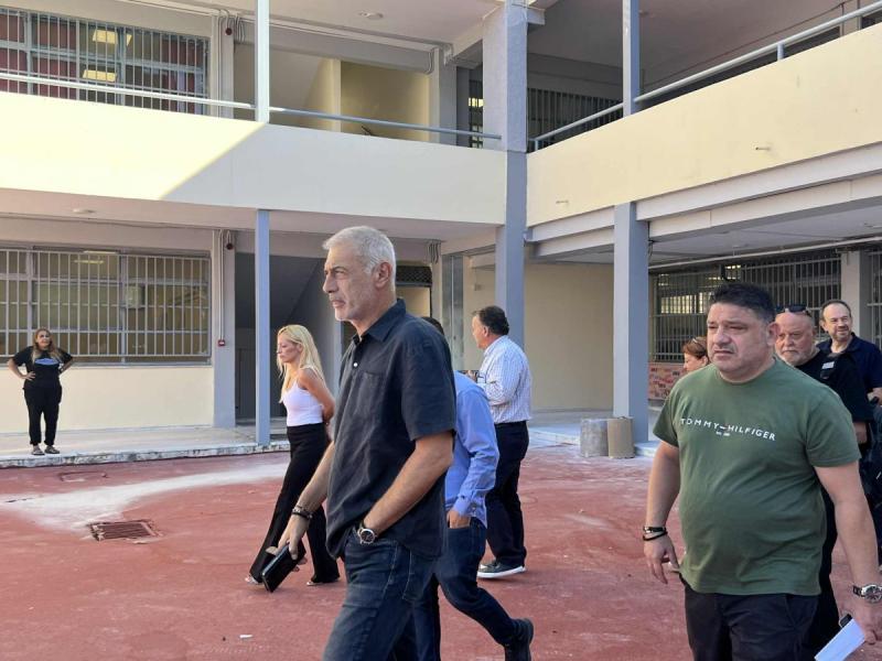 Ο Δήμαρχος Πειραιά, Γιάννης Μώραλης 