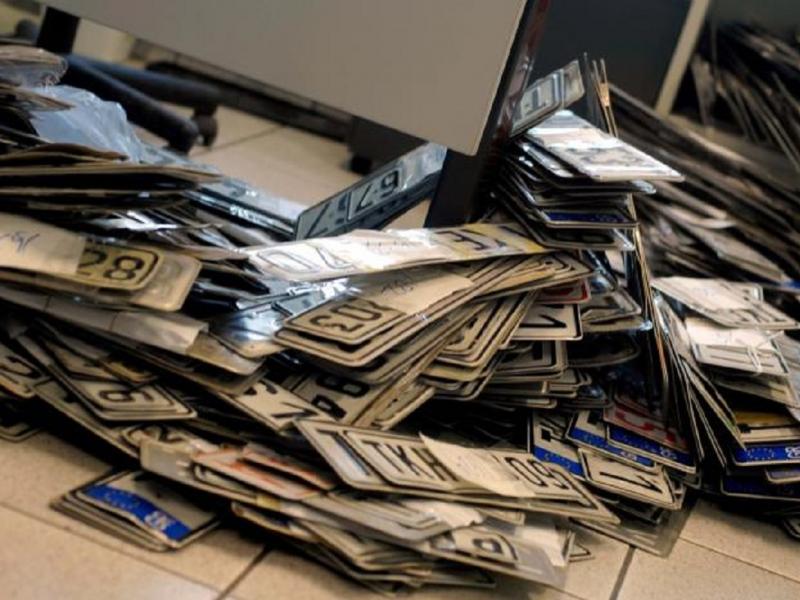 «Τελειώνουν οι συνδυασμοί: Αλλάζουν οι πινακίδες των αυτοκινήτων