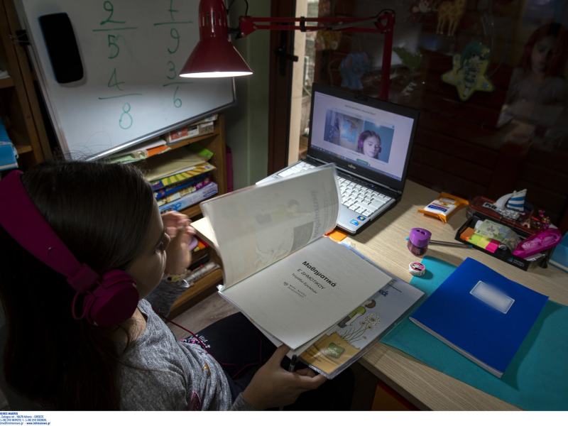 τηλεκπαίδευση μαθήτριας