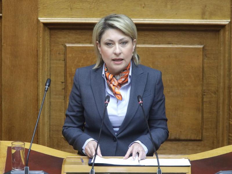 Αδιανόητη δήλωση βουλεύτριας για τους εκπαιδευτικούς – «Το τζάμπα πέθανε»