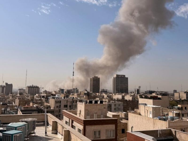 Κλιμάκωση στη Μέση Ανατολή: Εκρήξεις σε Μπαχρέιν και Αμπού Ντάμπι – Έκτακτο ΚΥΣΕΑ στην Αθήνα