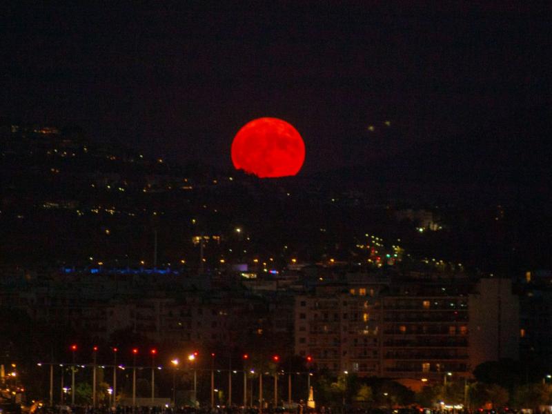 Ματωμένο φεγγάρι 