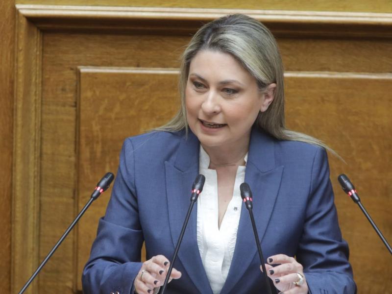 Επίθεση εκπαιδευτικών κατά Αλεξοπούλου: Με ύφος Μαρίας Αντουανέτας ξεπέρασε και τον χειρότερό της εαυτό σε χυδαιότητα