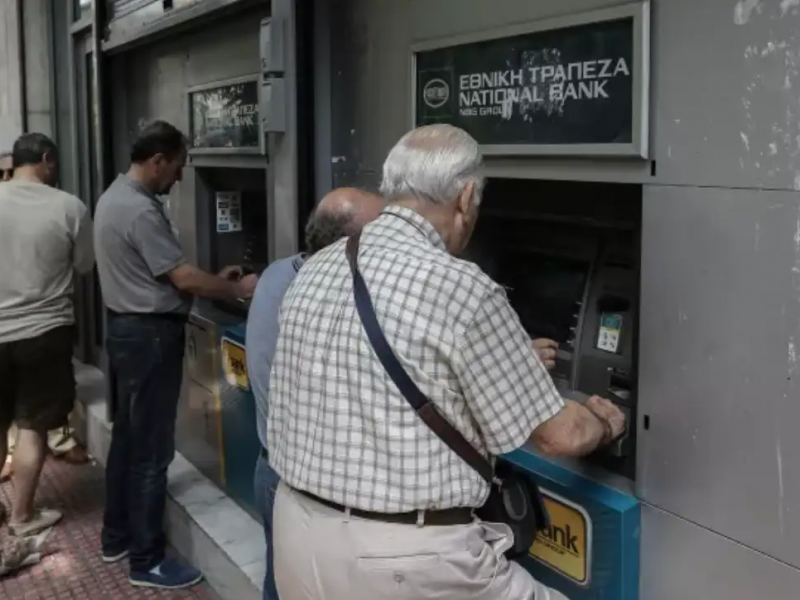 συνταξιούχος σε ΑΤΜ