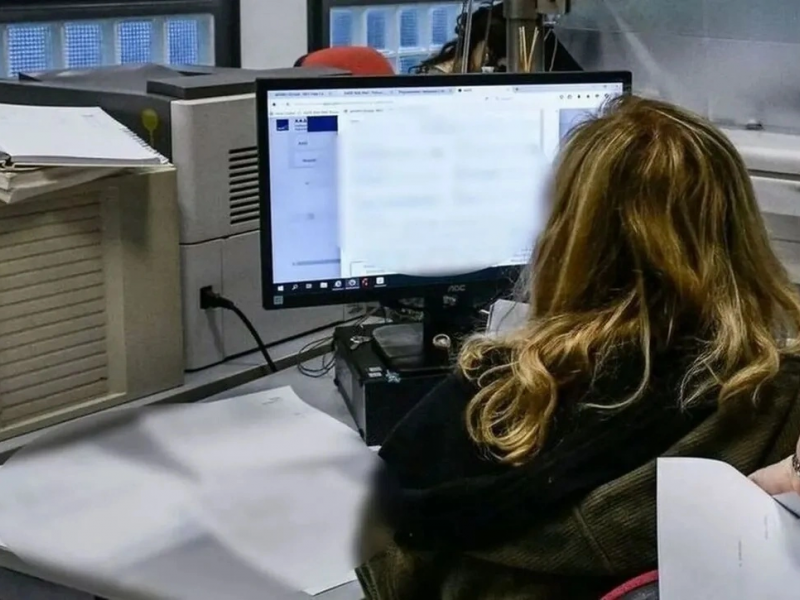 Δημόσιοι υπάλληλοι στο Δημόσιο