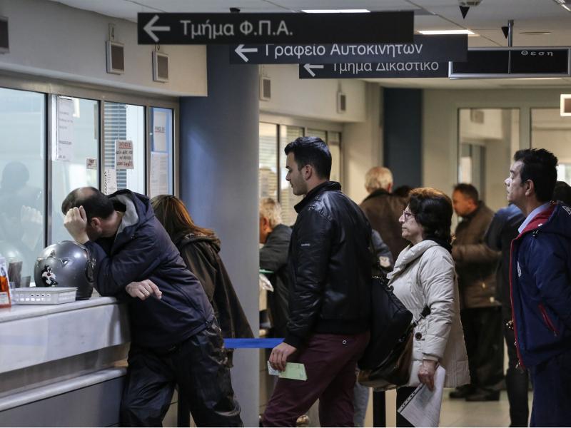 Συναγερμός για χιλιάδες 18άρηδες: Ποιοι μπαίνουν για πρώτη φορά στο «ραντάρ» της Εφορίας