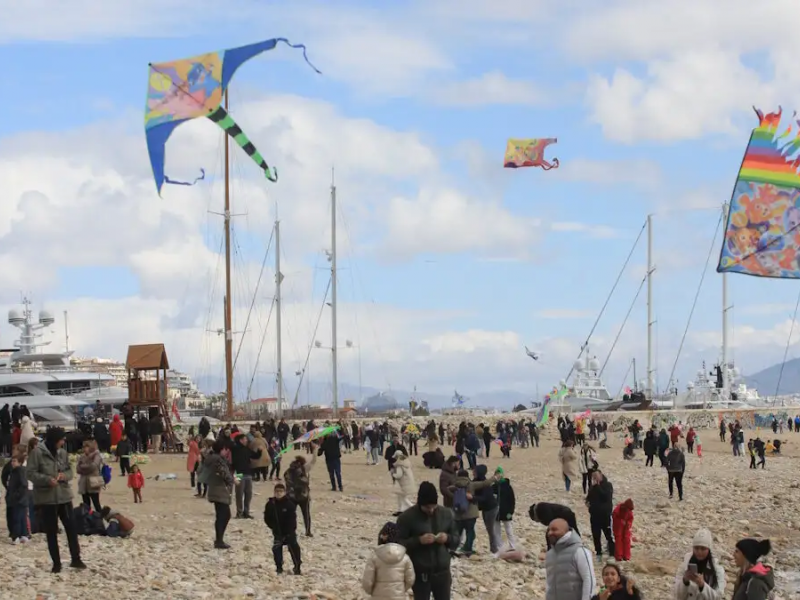 «Ανοιξιάτικη» Καθαρά Δευτέρα: Πότε έρχονται Αλκυονίδες μετά τα κούλουμα