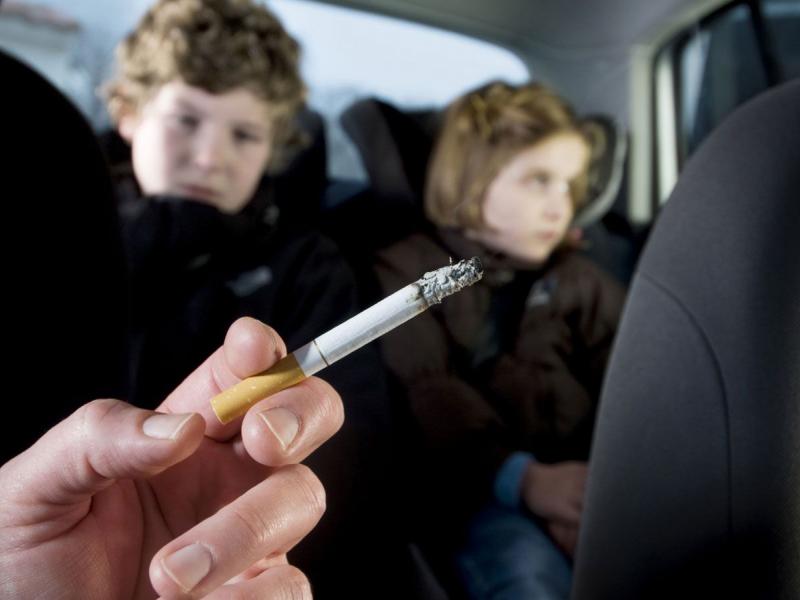 Η νέα απαγόρευση για τα ΙΧ: Τι αλλάζει για κάπνισμα και άτμισμα