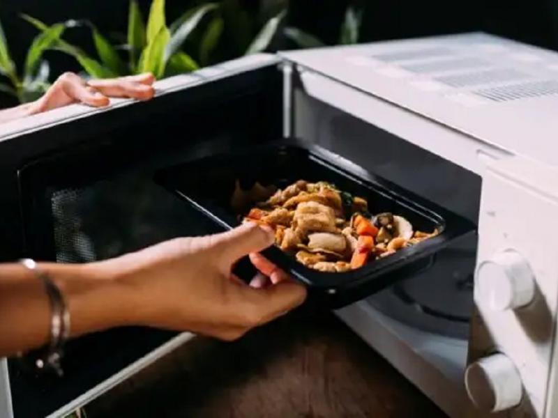 Μικροπλαστικά - ζέσταμα σε φούρνο μικροκυμάτων