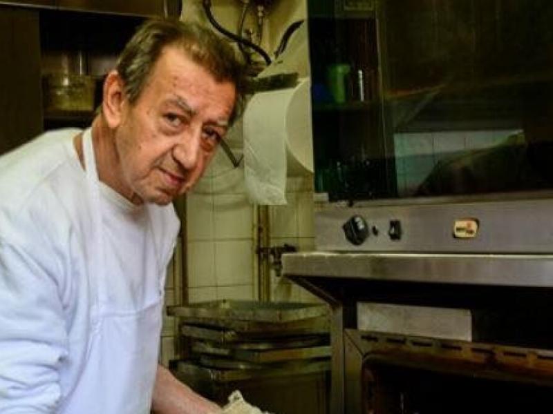Έφυγε από τη ζωή ο θρυλικός «Νίκος ο τυροπιτάς» - Θλίψη στον Πανιώνιο και στη Νέα Σμύρνη