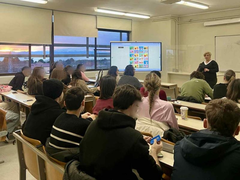 ΠΑΜΑΚ: Δωρεάν μαθήματα νοηματικής γλώσσας γκρεμίζουν τα "τείχη" της σιωπής