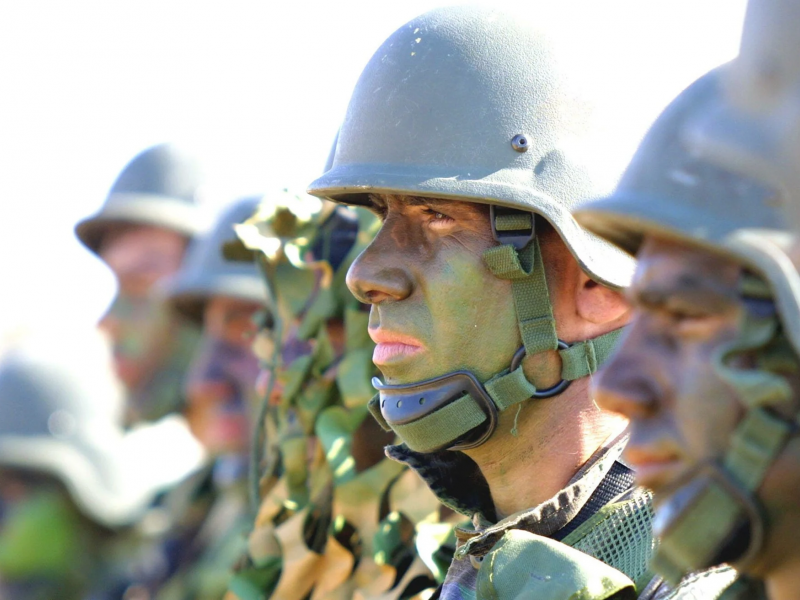 Αλλάζουν όλα στη στρατιωτική θητεία: Η βασική εκπαίδευση, οι νέες ειδικότητες και η αποζημίωση