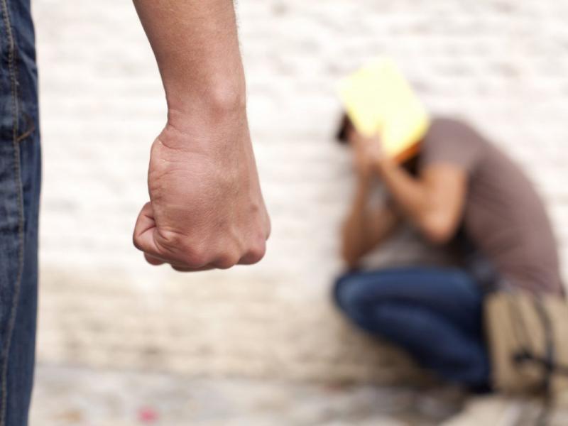 βία ανηλίκων