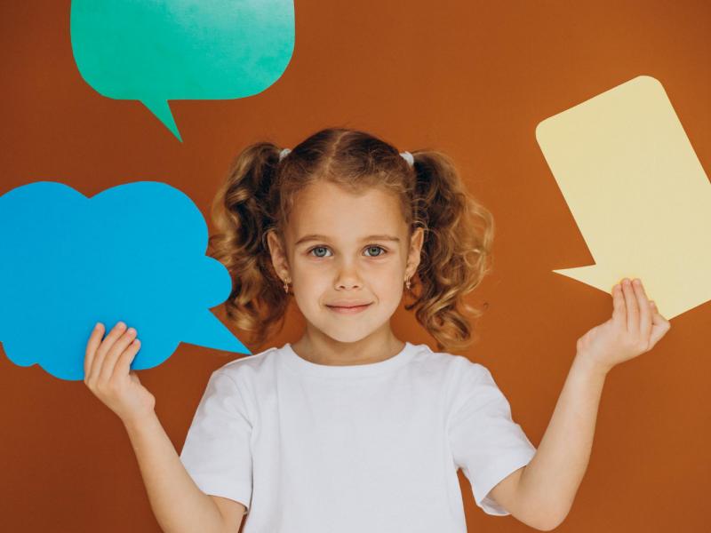 Γλωσσική ανάπτυξη παιδιών 2–4 ετών: Ο ρόλος της γονεϊκής αλληλεπίδρασης