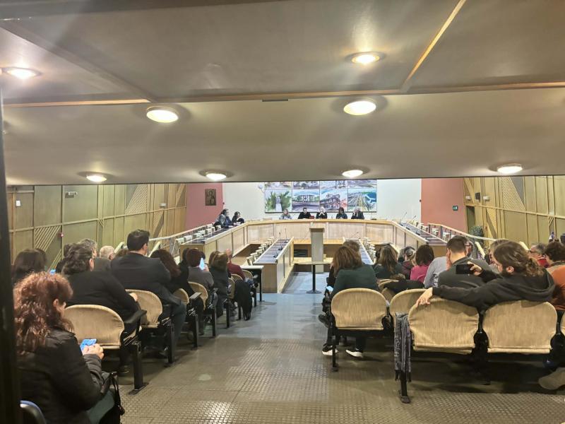 Για το σχολείο που έχουμε ανάγκη: Μεγάλη συμμετοχή στην εκδήλωση στην Καλλιθέα