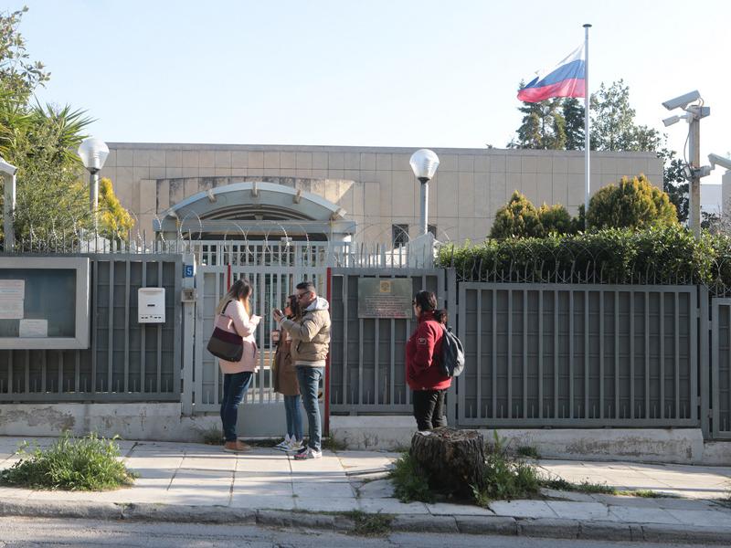 Συναγερμός στο Χαλάνδρι: Ελεγχόμενη έκρηξη σε ύποπτες τσάντες έξω από το ρωσικό προξενείο