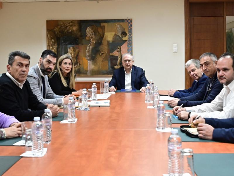 Συνάντηση βενζινοπωλών με τον Τάκη Θεδωρικάκο