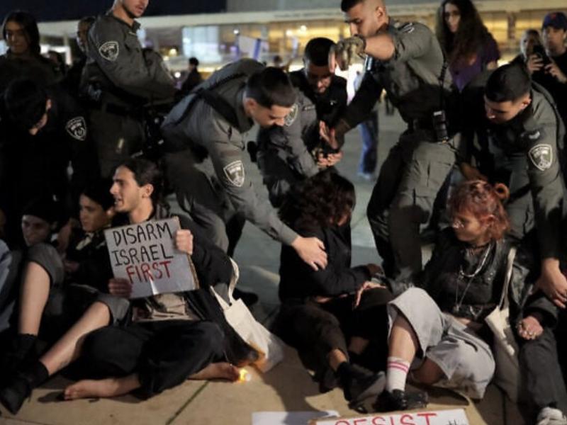 Αντιπολεμική διαδήλωση στο Τελ Αβίβ διαλύθηκε από την αστυνομία