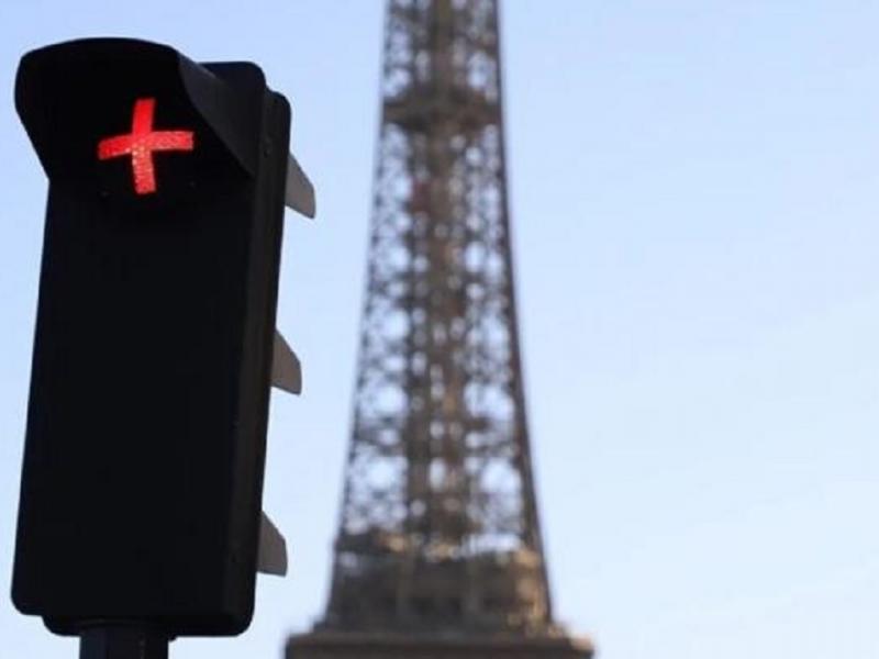 Κόκκινος σταυρός στα φανάρια: Τι σημαίνει