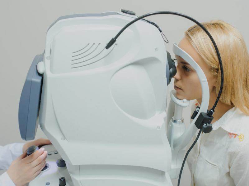 Οφθαλμολογική εξέταση, οφθαλμίατρος