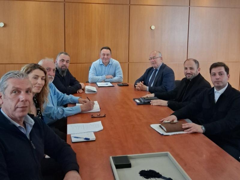 Κ. Βλάσης: Στο τραπέζι τα προβλήματα των σχολείων της Σαντορίνης – Τι ζήτησαν γονείς και εκπαιδευτικοί