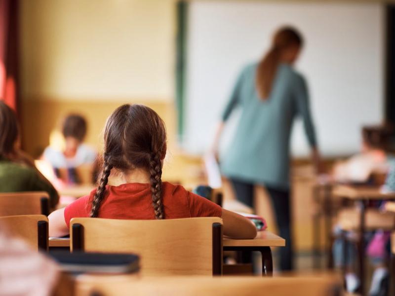 Μισθοδοσία εκπαιδευτικών: Πότε θα πληρωθούν οι μόνιμοι και πότε οι αναπληρωτές εκπαιδευτικοί