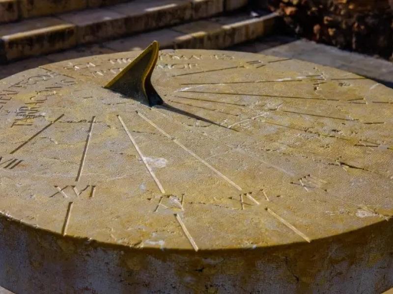 Γιατί η ώρα έχει 60 λεπτά: Η αρχαία απόφαση που «ρυθμίζει» ακόμη τη ζωή μας