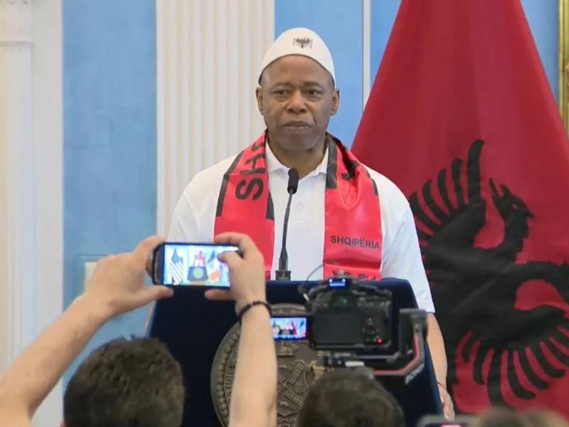 Αλβανός πολίτης έγινε ο πρώην Δήμαρχος της Νέας Υόρκης