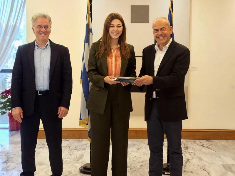 ΚΑΝΕΠ/ΓΣΕΕ: Παραδόθηκαν στη Σοφία Ζαχαράκη τα ευρήματα για την εκπαίδευση