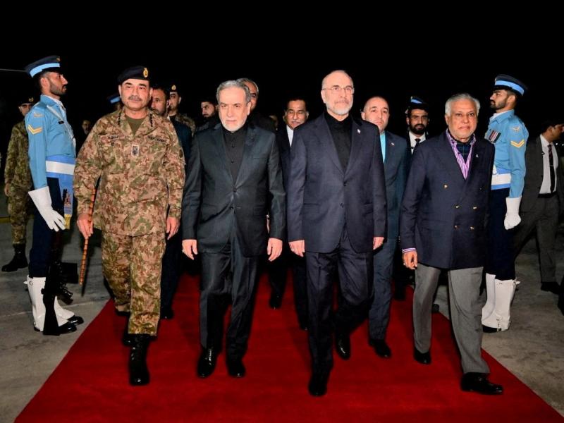 «Καλές προθέσεις, χωρίς εμπιστοσύνη»: Το Ιράν φτάνει στο Πακιστάν για κρίσιμες συνομιλίες